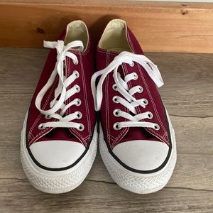Burgundy Converse women’s size 8.5